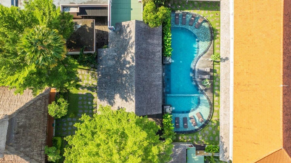 Property building, Garden, Pool view, Swimming pool
