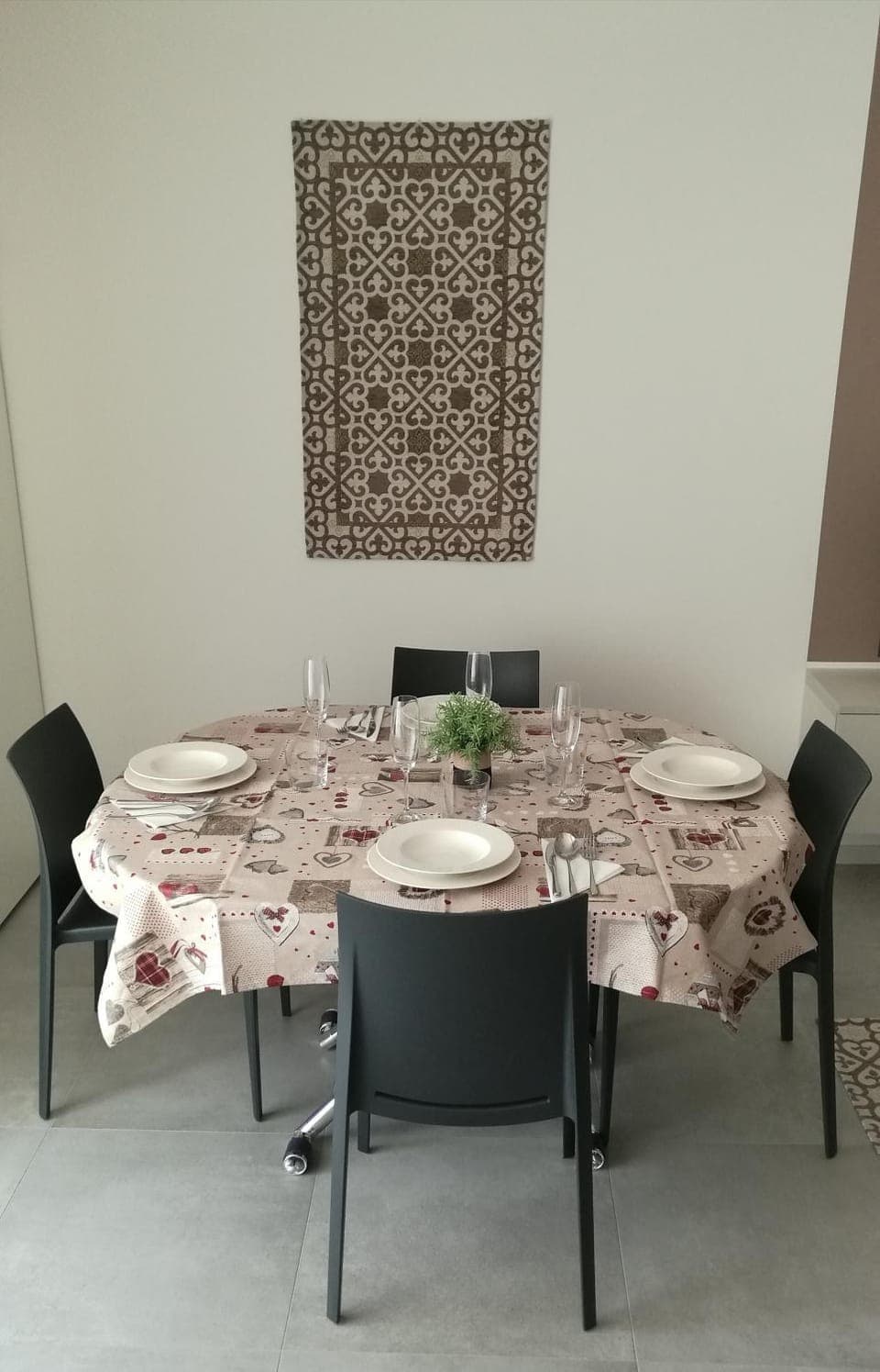 Living room, Decorative detail, Dining area, Lunch, Dinner