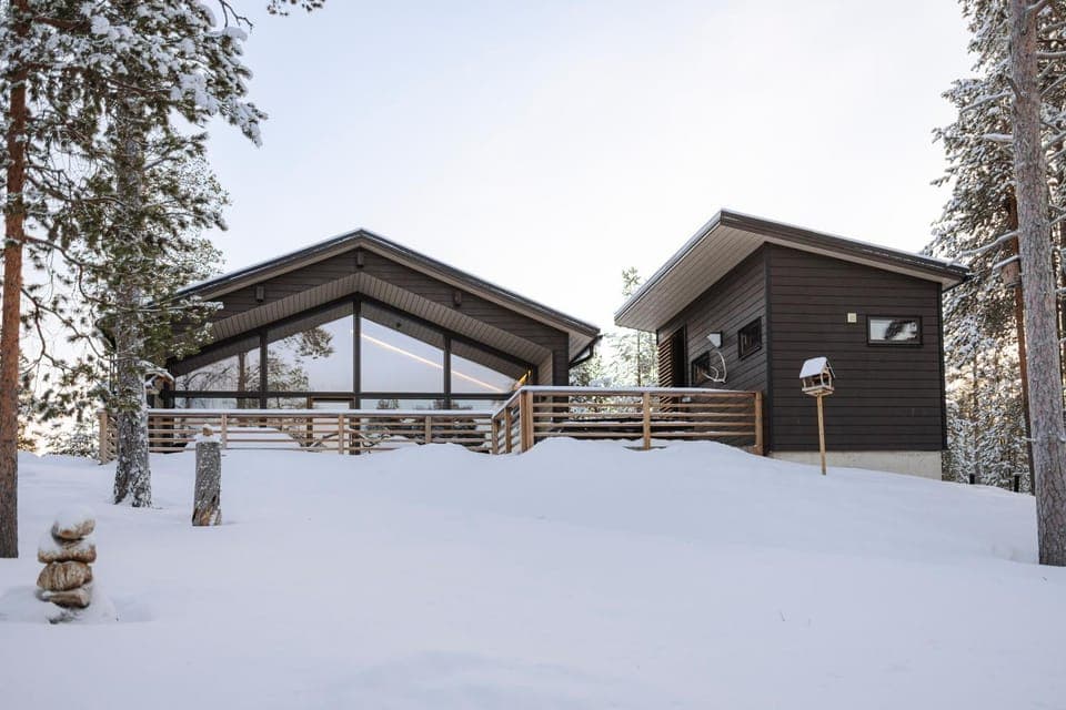 Property building, Day, Natural landscape, Winter, Location