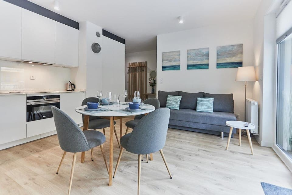 Kitchen or kitchenette, Seating area