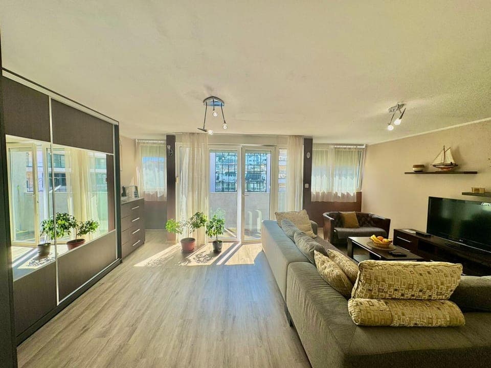 TV and multimedia, Living room, Sunrise