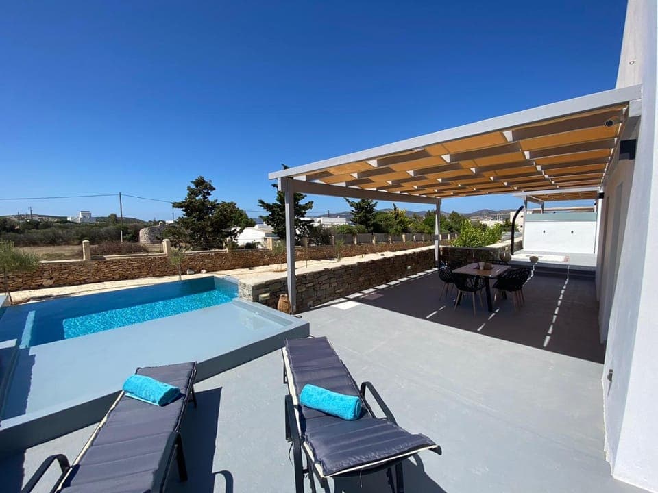 Pool view, Swimming pool, sunbed