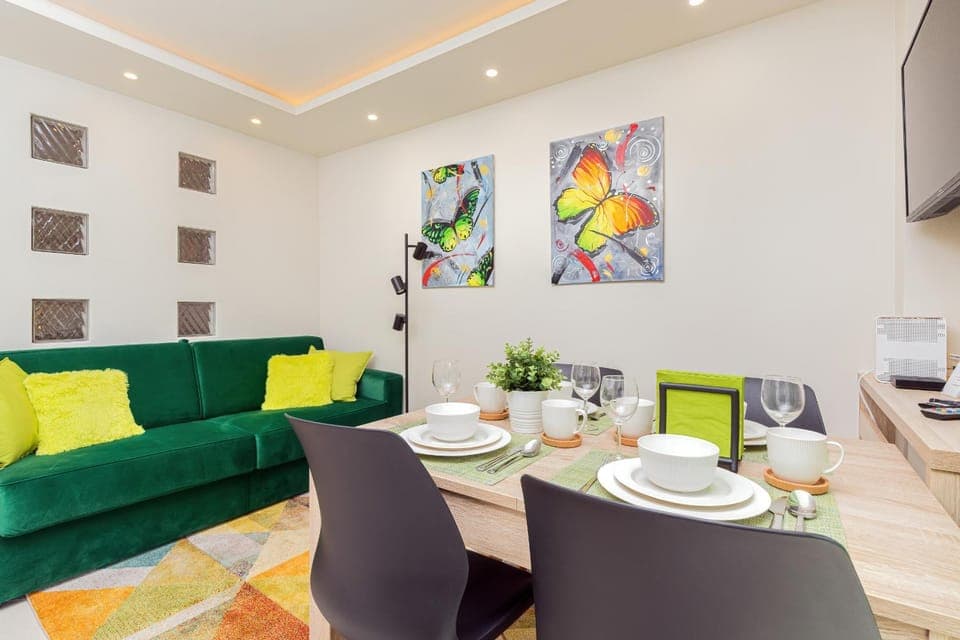 Living room, Seating area, Dining area