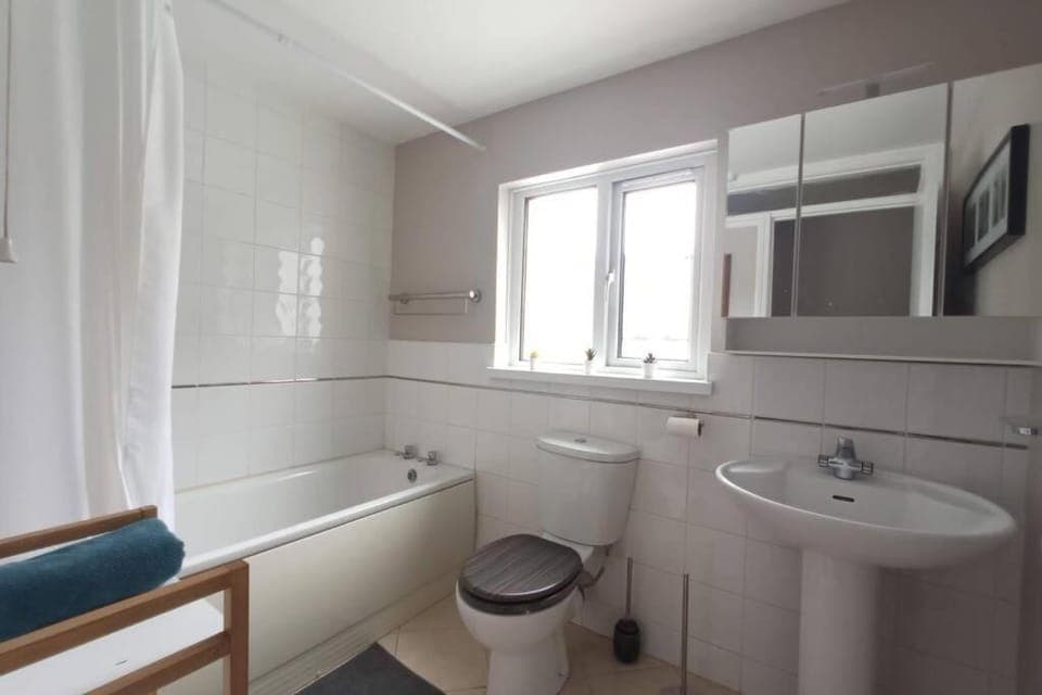 Shower, Toilet, Bathroom, Bath