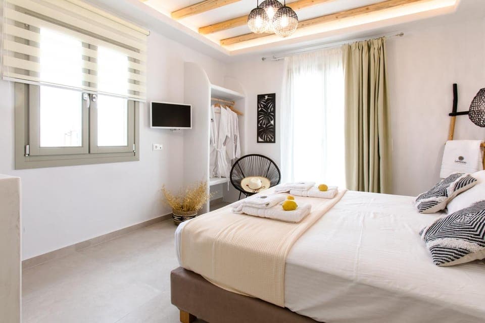 Bed, TV and multimedia, Photo of the whole room, Bedroom, towels