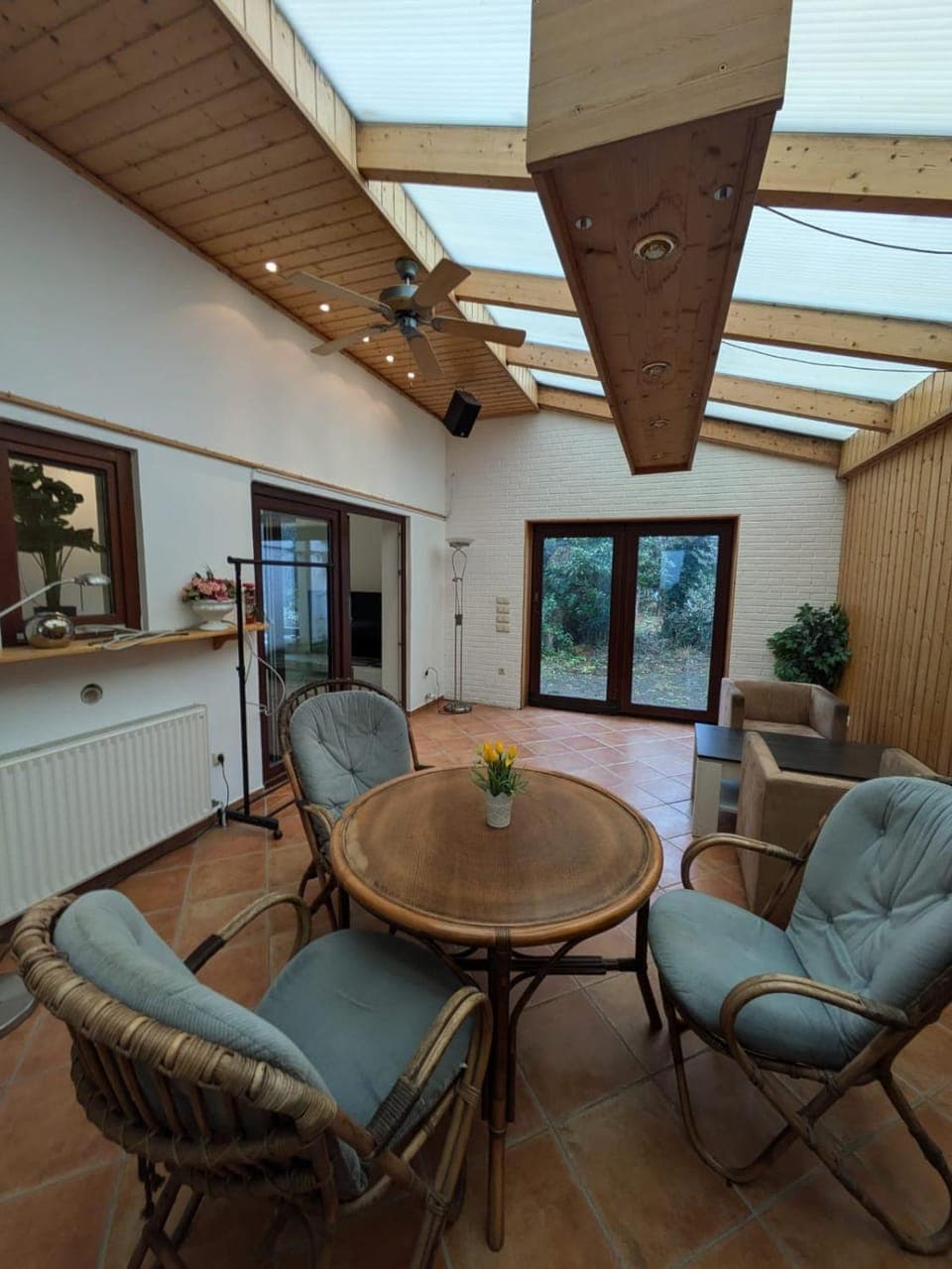 Seating area, Dining area