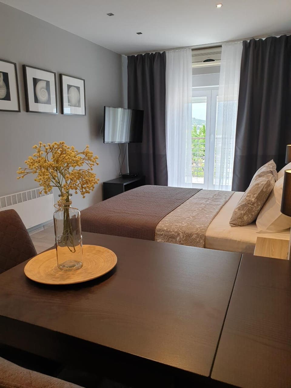 Bed, TV and multimedia