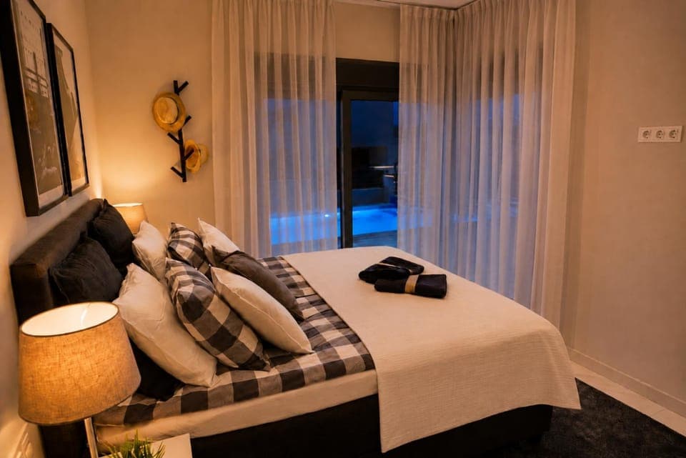 Bed, Bedroom, towels