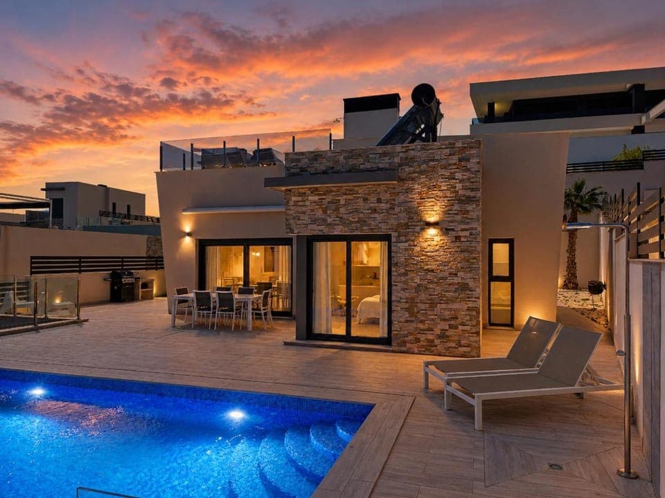 Property building, Pool view, Swimming pool, Sunset, sunbed