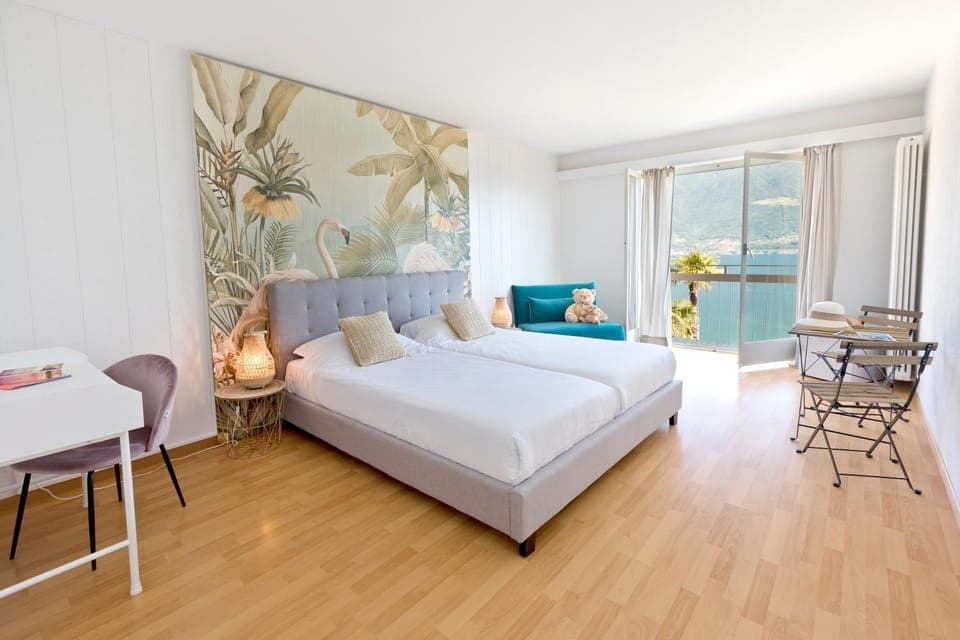 Photo of the whole room, Bedroom