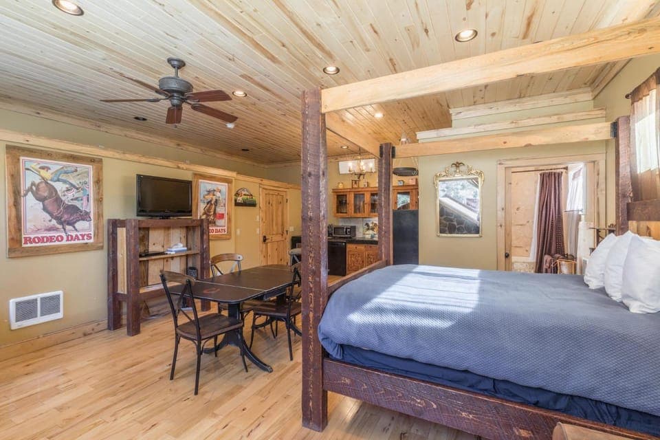 Lotus Mountain Suites West Suite Apartment in Ouray