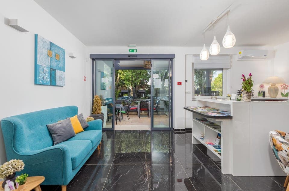 Communal lounge/ TV room