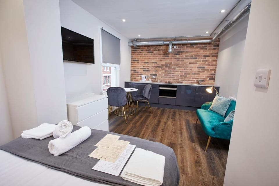 TV and multimedia, Kitchen or kitchenette, Living room, Photo of the whole room, Seating area, kitchen