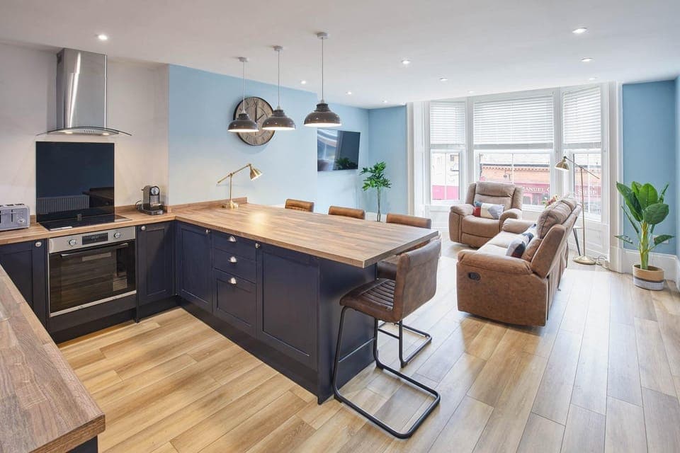 Kitchen or kitchenette, Living room, Seating area, Dining area