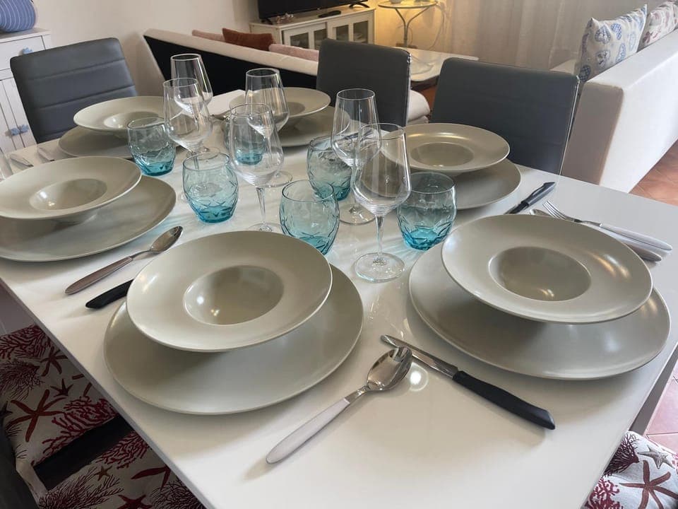 Food and drinks, Dining area, Food, Drinks