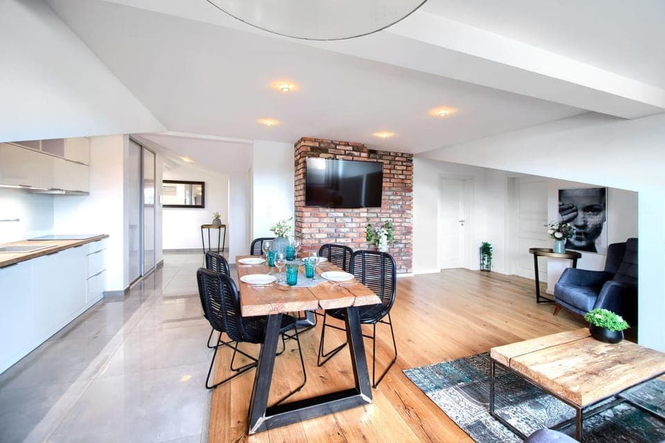 TV and multimedia, Kitchen or kitchenette, Living room, Seating area