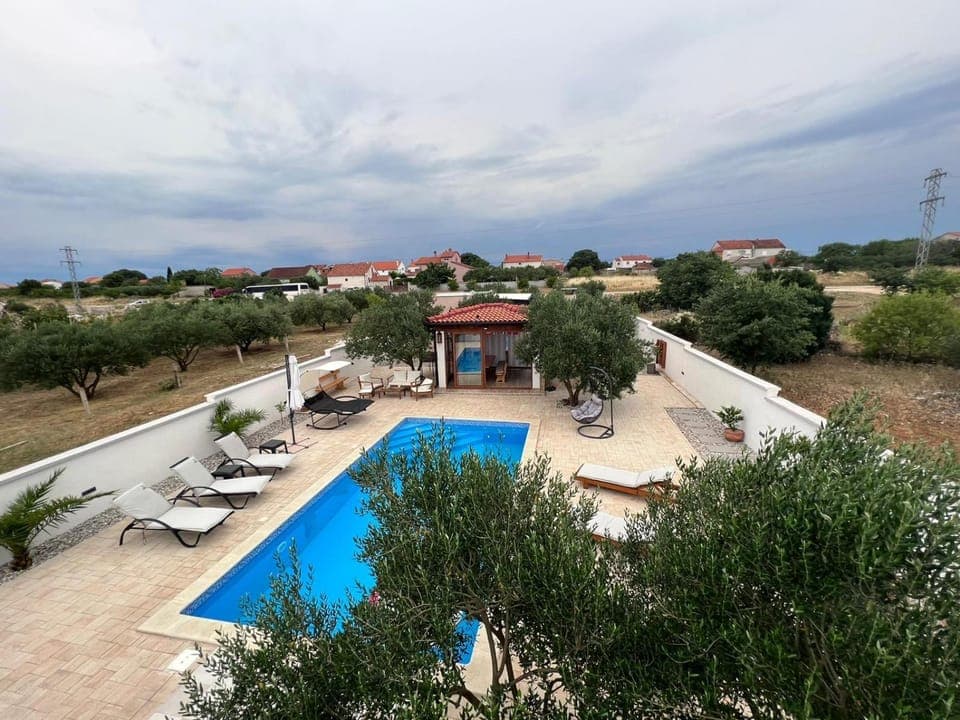 Swimming pool