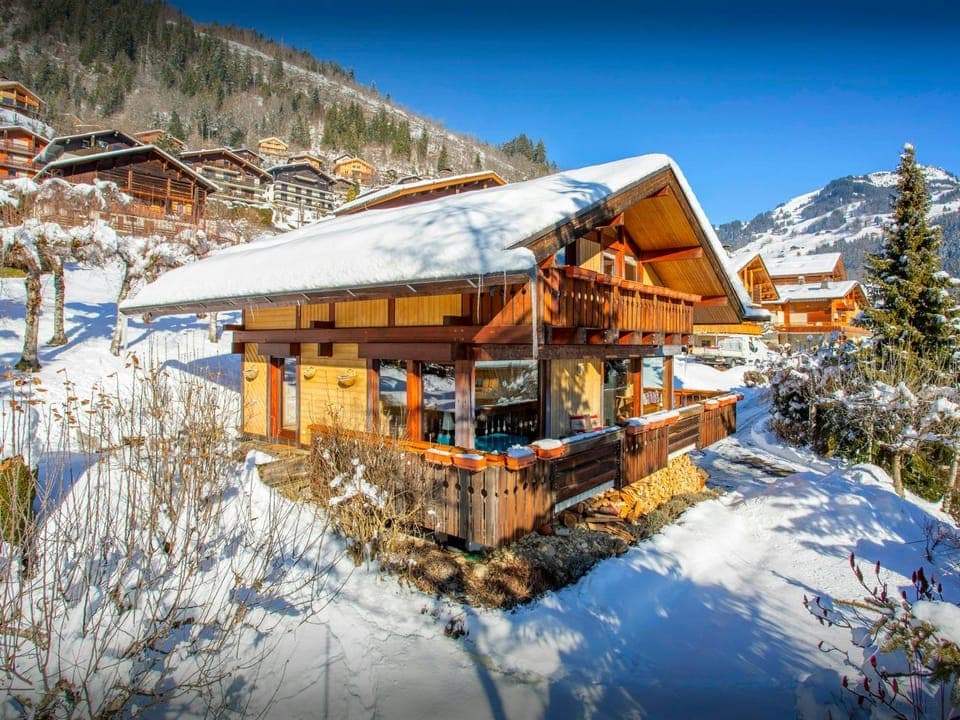 Property building, Day, Natural landscape, Winter, Mountain view