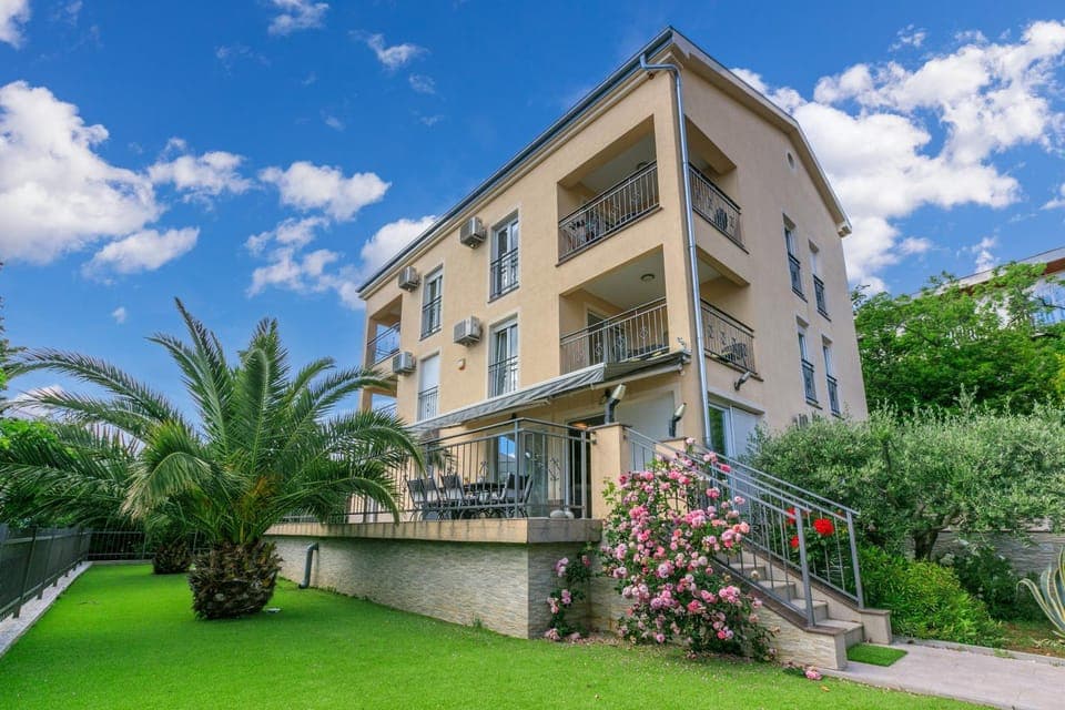 Property building, Garden view