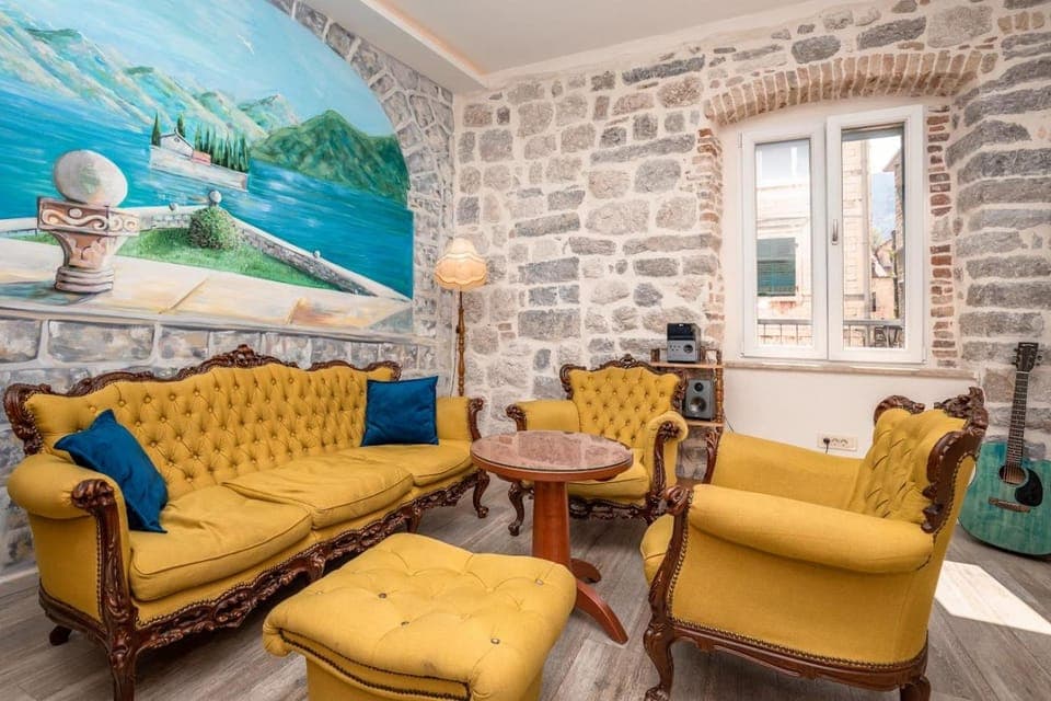 Living room, Seating area