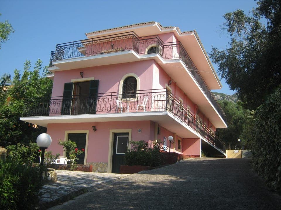 Property building, Day, Balcony/Terrace