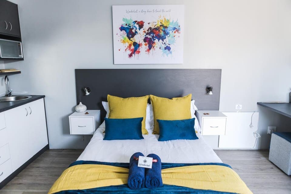 Bed, Decorative detail, Bedroom, towels