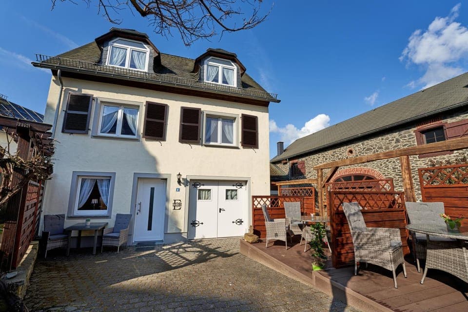 Property building, Patio, Balcony/Terrace