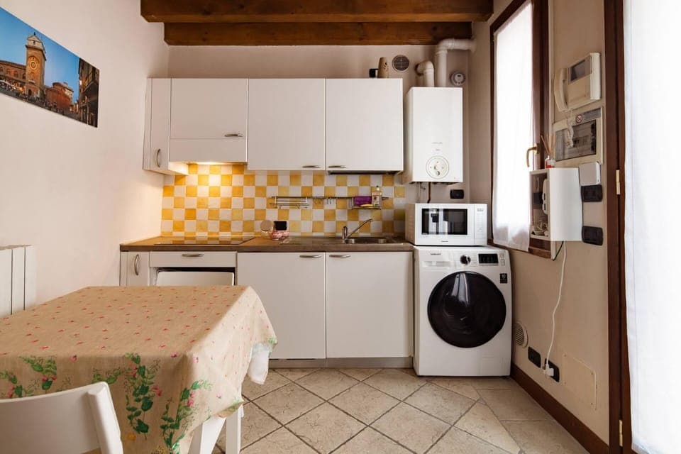 Kitchen or kitchenette, kitchen, kitchen