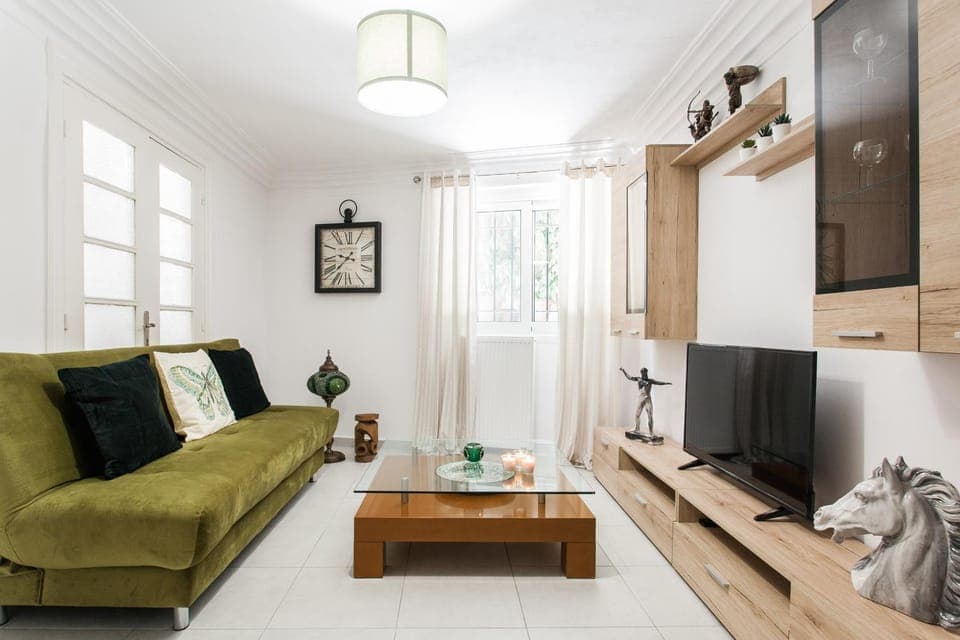 TV and multimedia, Living room, Decorative detail, Seating area