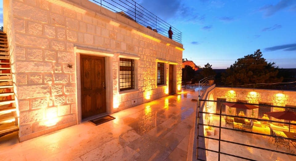 Property building, Patio, Balcony/Terrace, Balcony/Terrace