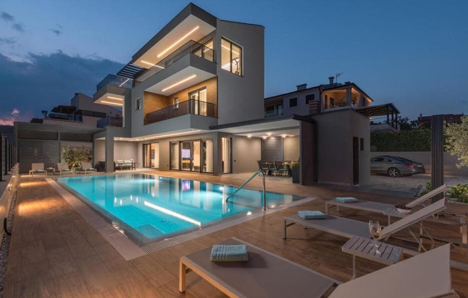 Property building, Facade/entrance, Off site