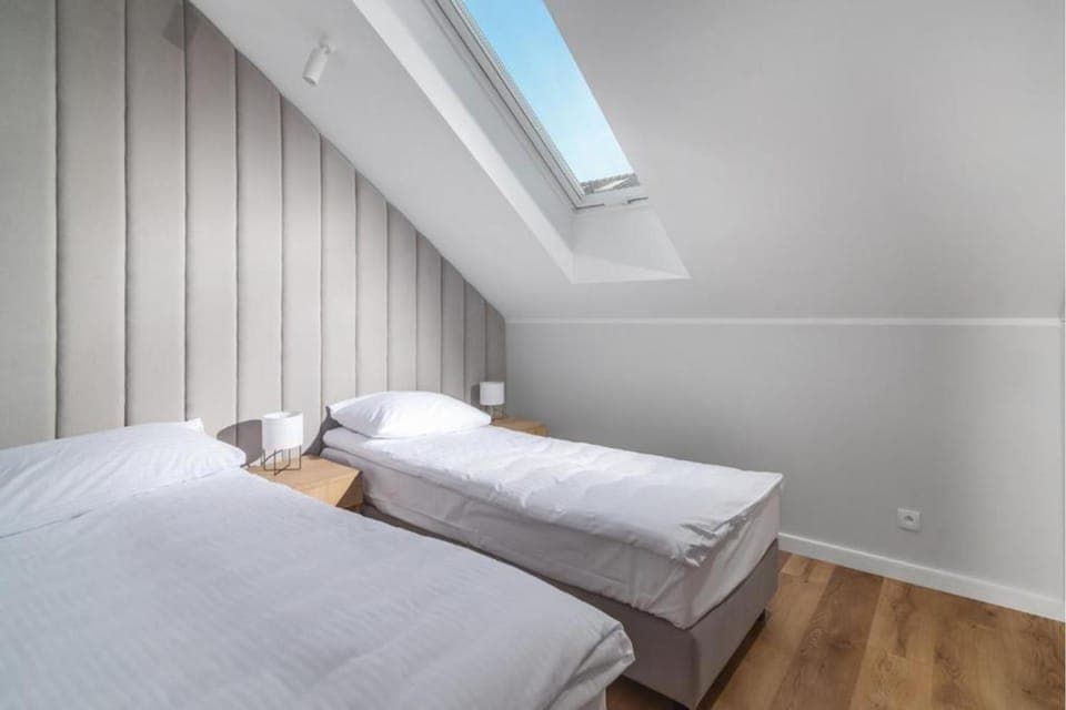 Bed, Other, Other, Other, Photo of the whole room, Seating area, Bedroom