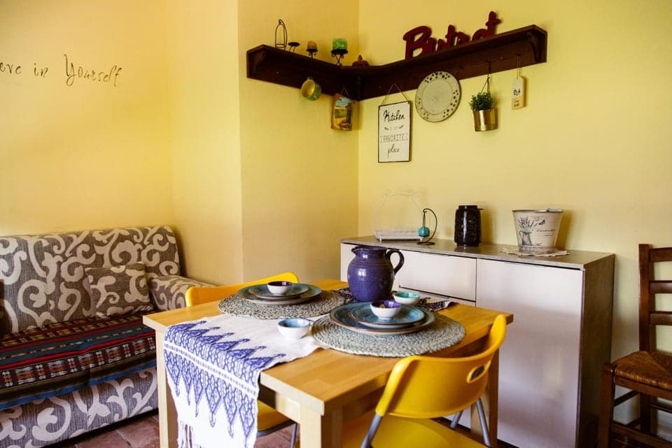 Living room, Dining area