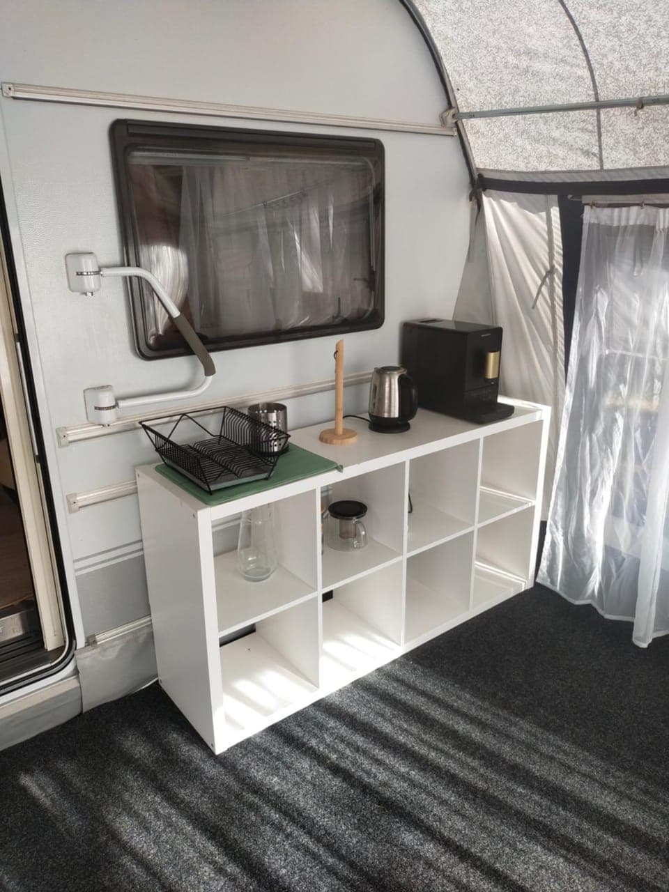 Seating area, minibar