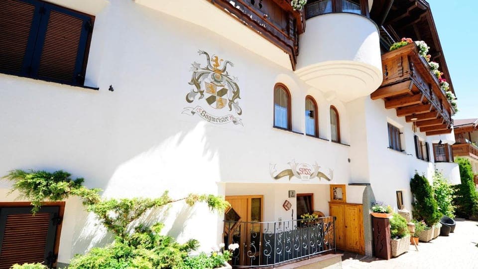 Property building, Facade/entrance