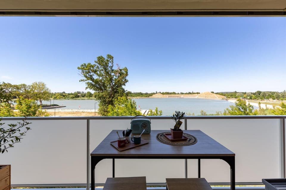 Balcony/Terrace, Dining area, Lake view