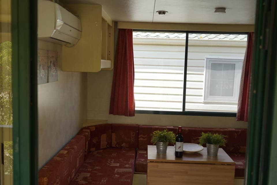 Property building, Seating area