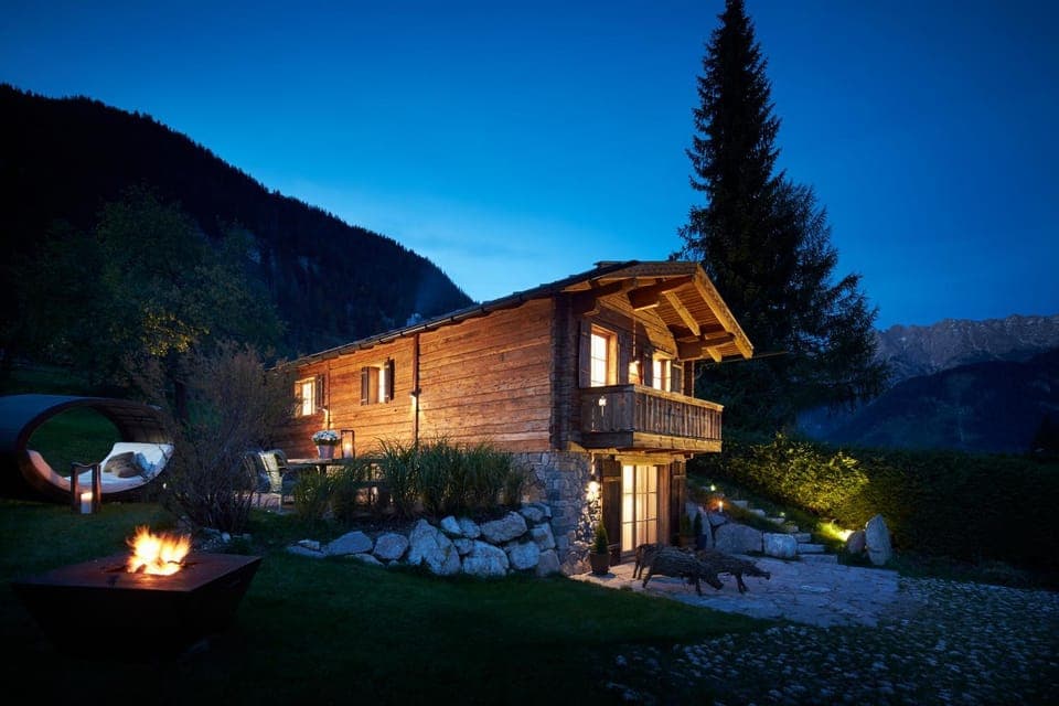 Facade/entrance, Decorative detail