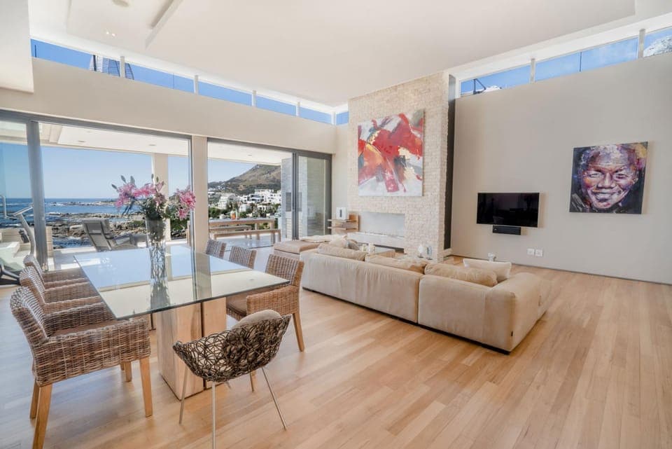 TV and multimedia, Living room, Seating area, Dining area