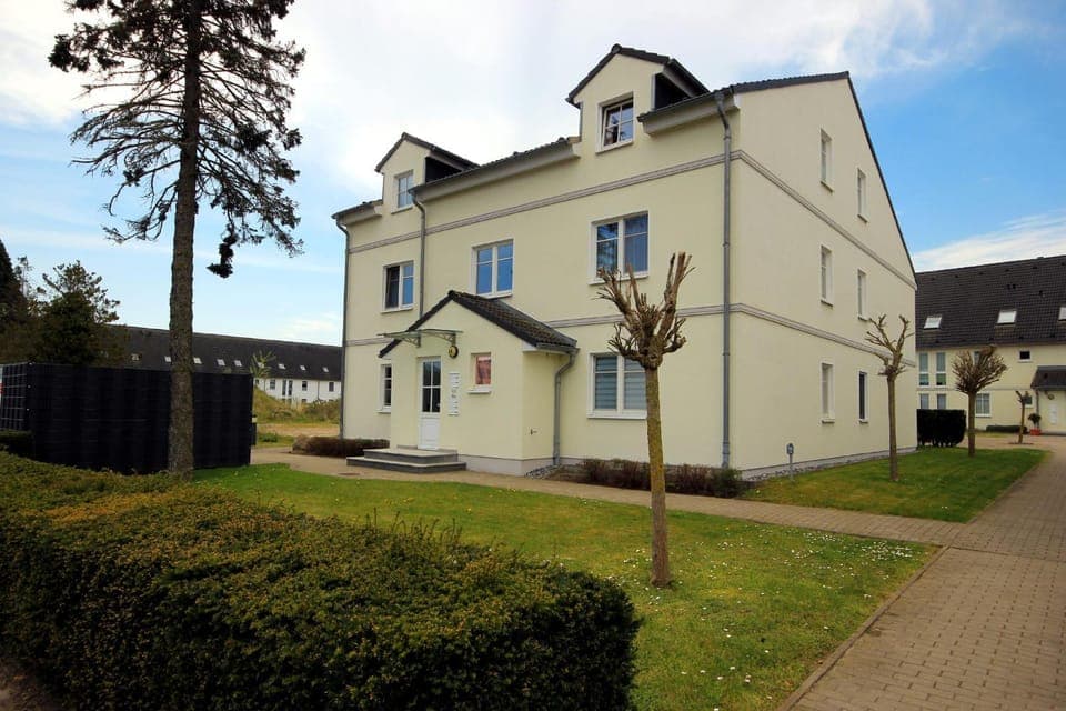 Property building, Facade/entrance