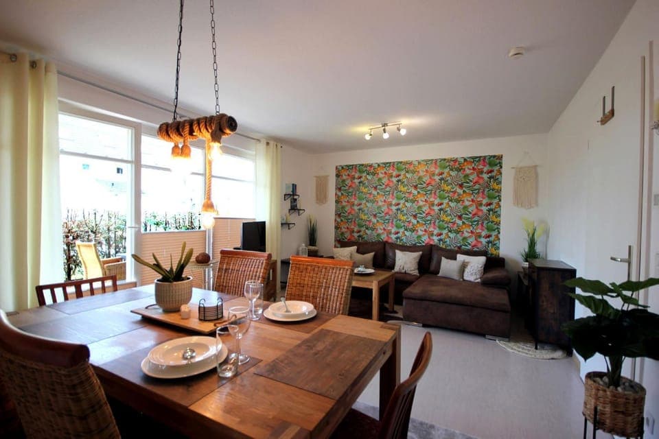 Living room, Dining area