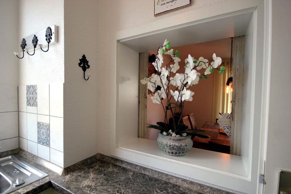 Kitchen or kitchenette, Decorative detail