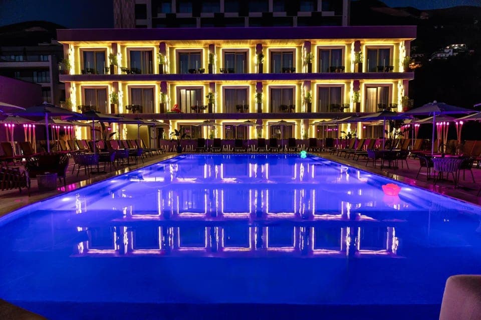 Night, Pool view, Swimming pool, sunbed