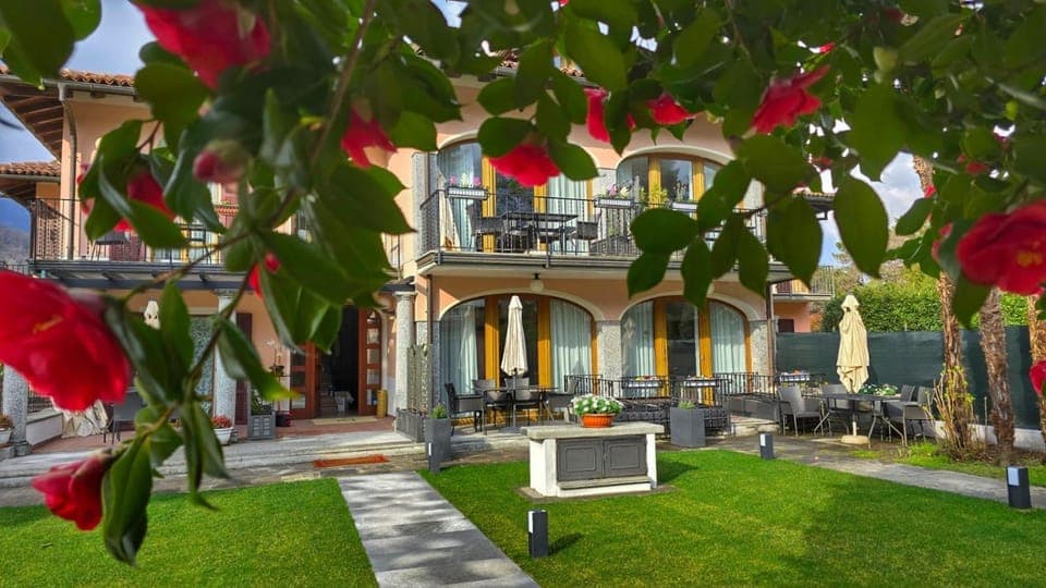 Property building, Spring, Garden, Garden view