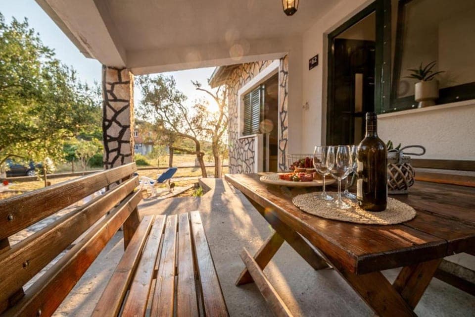 Balcony/Terrace, Food and drinks