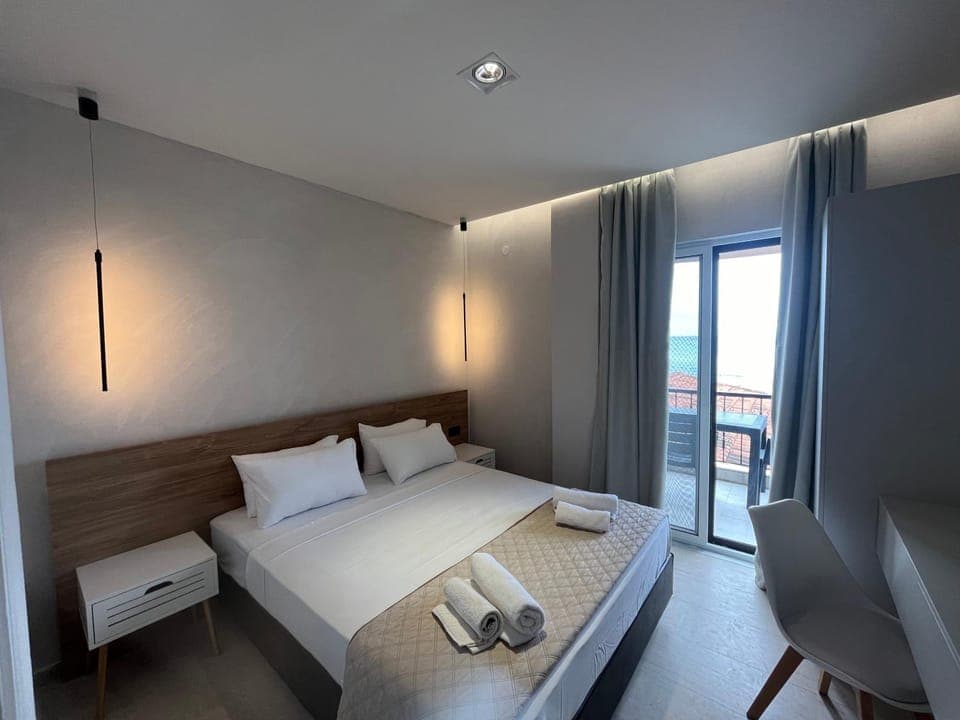 Bed, Photo of the whole room, Bedroom, towels