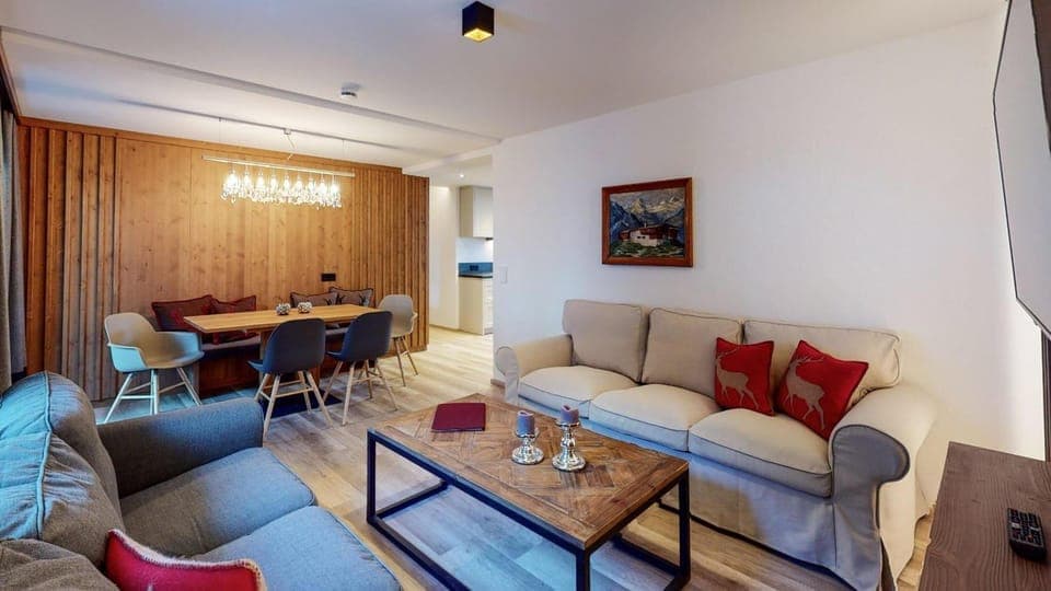 Living room, Dining area