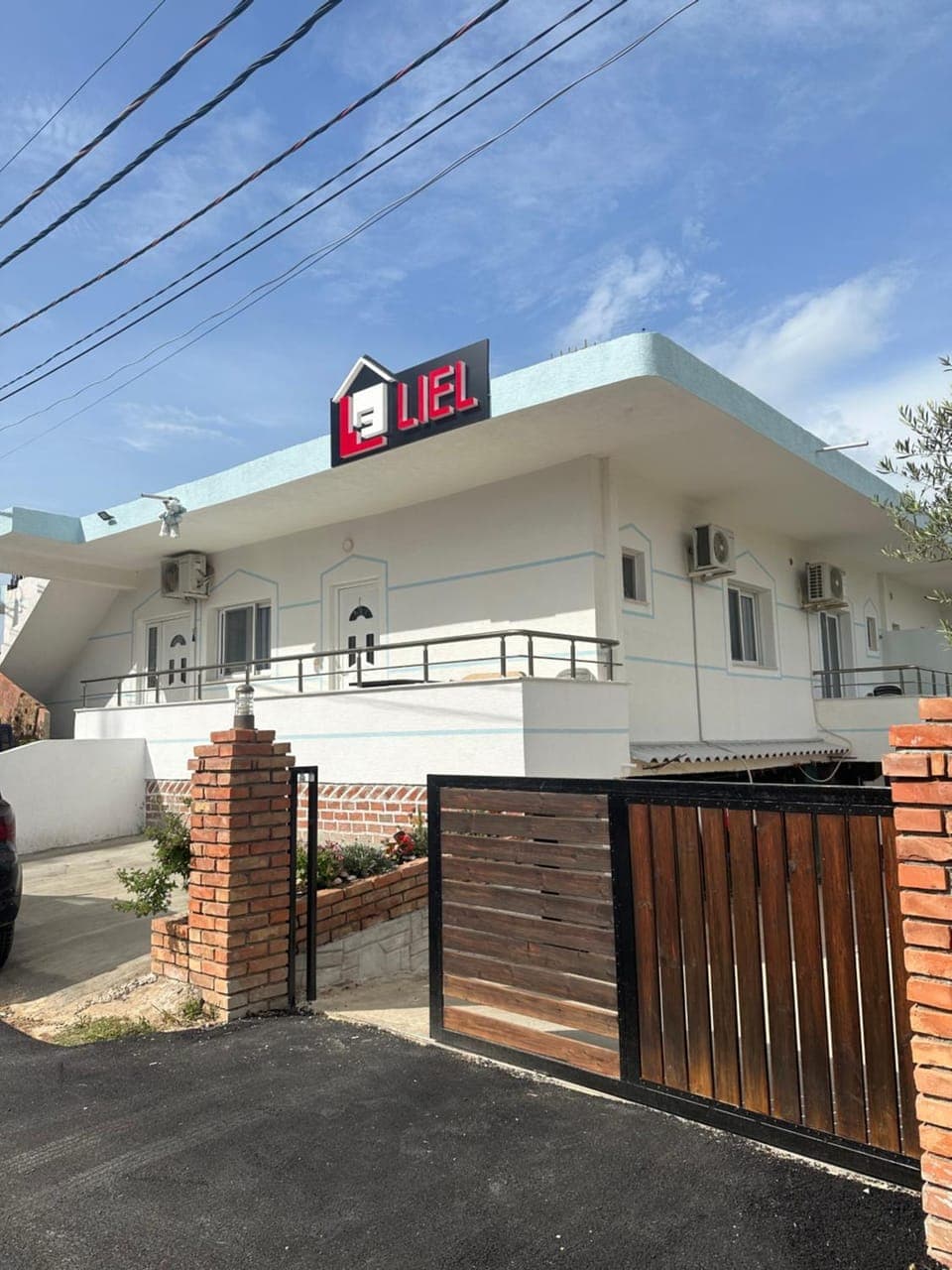 Property building, Day