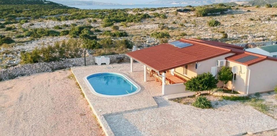 Property building, Natural landscape, Pool view, Swimming pool