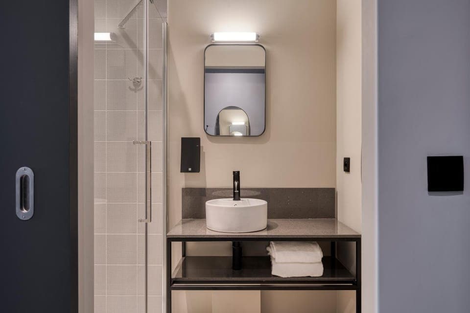 Shower, Bathroom, towels